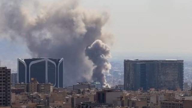 Israel Ataca Complexo Presidencial e Sede do Conselho de Segurança do Irã