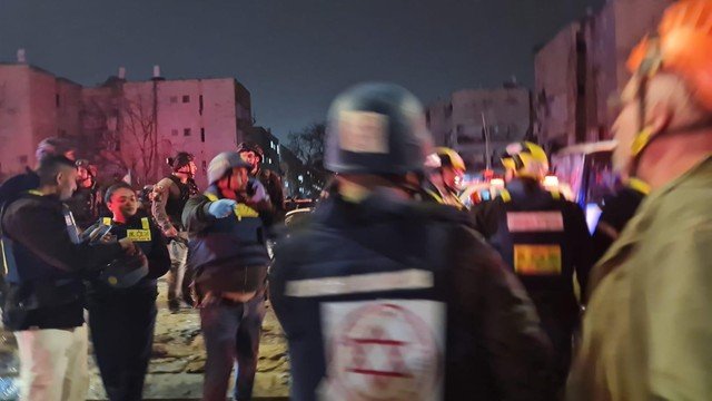 Israel Intensifica Ataques Após Mais de 100 Feridos: Netanyahu Declara 'Noite Muito Difícil'