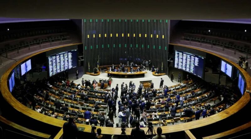 Janela de troca partidária até abril altera bancadas e define estratégia eleitoral