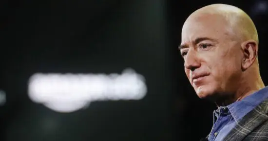 Jeff Bezos planeja arrecadar US$ 100 bilhões para transformar a indústria com inteligência artificial