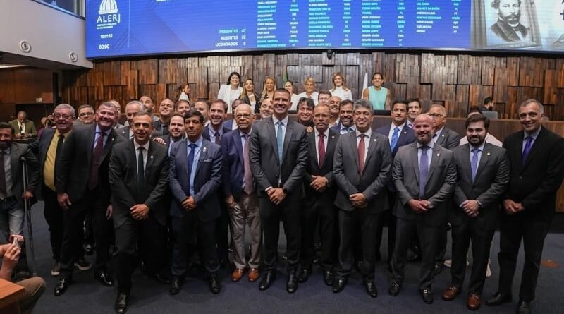 Justiça anula eleição de Douglas Ruas na Alerj e impede avanço da disputa no RJ