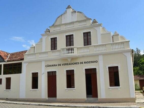 Justiça Eleitoral cassa mandatos de dois vereadores e diplomas de cinco suplentes em cidade gaúcha por irregularidades de campanha