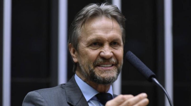 Líder do PT na Câmara sugere mudança na lei de autonomia para vincular Banco Central ao Ministério da Fazenda