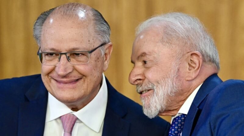 Lula afirma que a vaga de vice está disponível para Alckmin