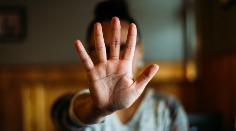 Manas em Combate lança rede de apoio para vítimas de violência