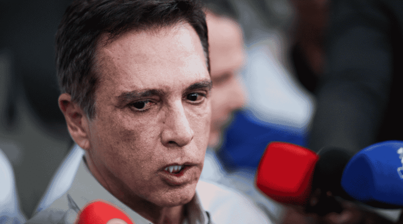 Médico de Bolsonaro prevê alta hospitalar do ex-presidente para sexta-feira