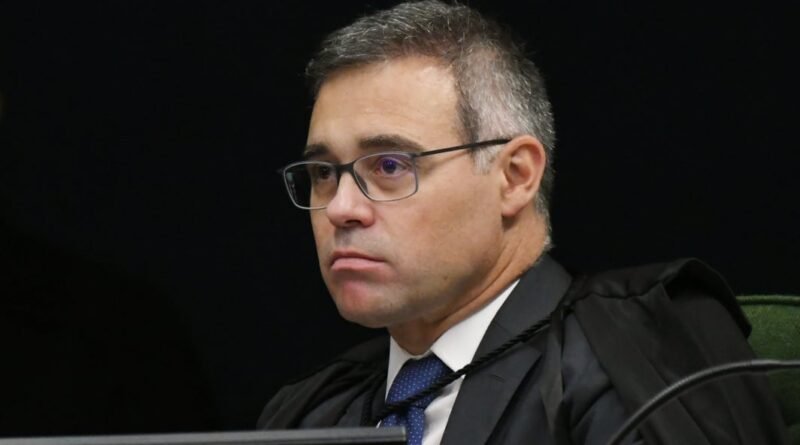 Mendonça isenta ex-sócio do Master de comparecer à CPMI do INSS
