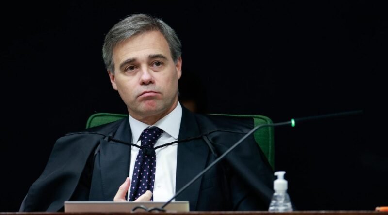 Mendonça prorroga inquérito do Banco Master por mais 60 dias em atendimento à PF