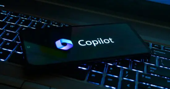 Microsoft reestrutura Copilot e libera líder de IA para disputa pela superinteligência