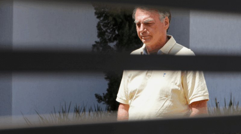Moraes autoriza prisão domiciliar para Bolsonaro após sete solicitações