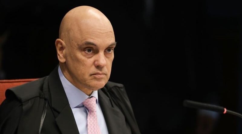 Moraes refuta autoria de mensagens encontradas no celular de Vorcaro