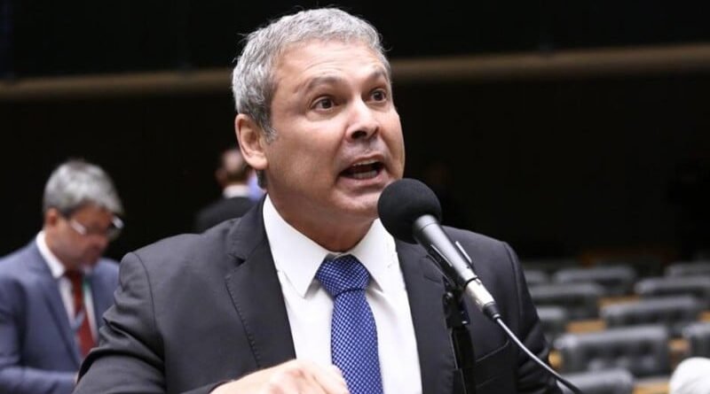 Novo solicita investigação do Conselho de Ética contra Lindbergh por acusações a Gaspar