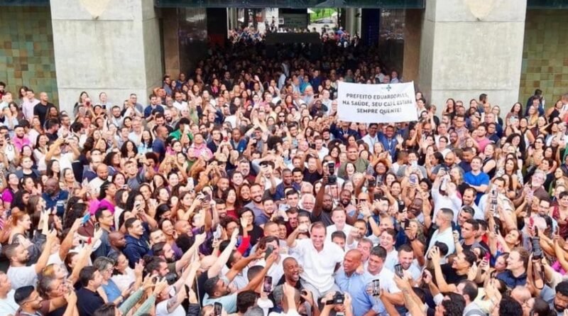 Paes renuncia à prefeitura para concorrer ao governo do Rio de Janeiro