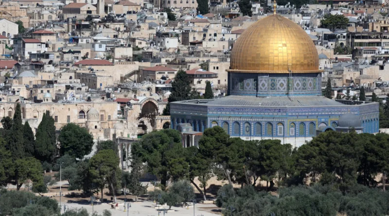 Polícia israelense bloqueia cardeal de Jerusalém de realizar missa na Igreja do Santo Sepulcro