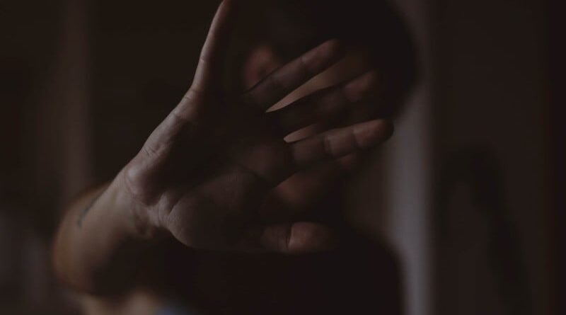 Projeto determina que condomínios reportem casos de violência doméstica