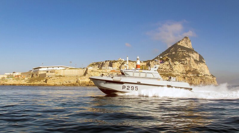 Reino Unido intercepta frota fantasma russa em Gibraltar enquanto foco global se volta para o Irã