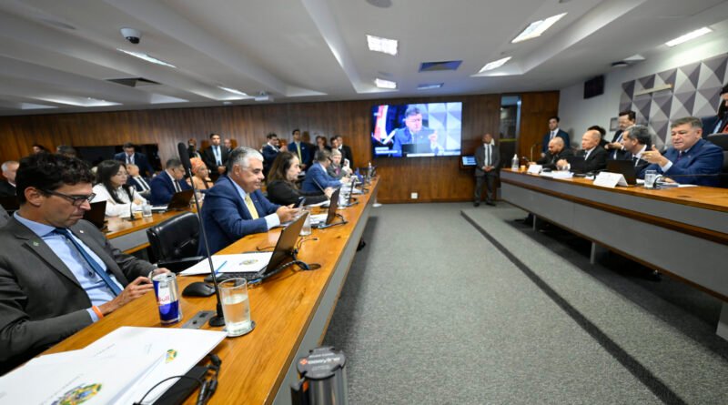 Relator da CPMI do INSS solicita indiciamento de Lulinha, Daniel Vorcaro, parlamentares e 212 envolvidos