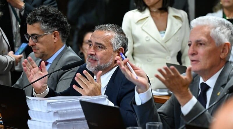 Relatório do PT atribui responsabilidade a Bolsonaro por fraudes no INSS e disponibiliza íntegra