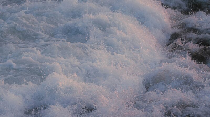 Rios e lagos também podem gerar ondas gigantes e correntezas extremas, incluindo a possibilidade de tsunamis