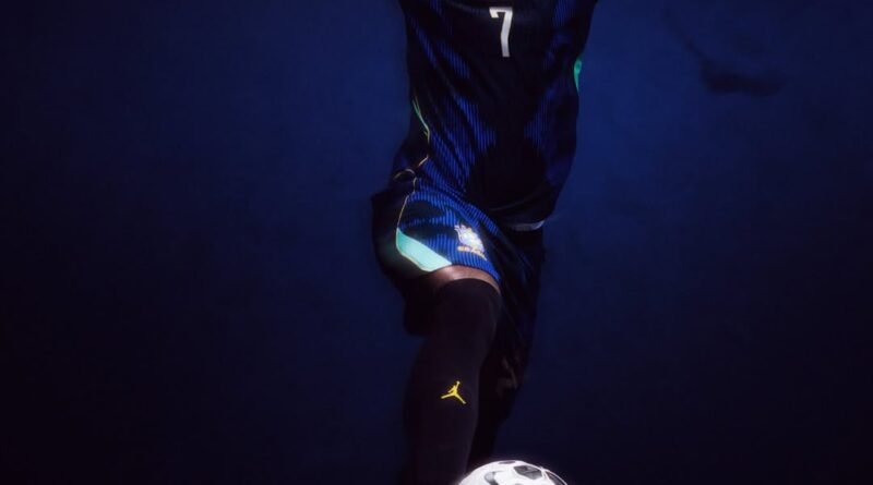 Seleção Brasileira apresenta nova camisa azul para a Copa do Mundo