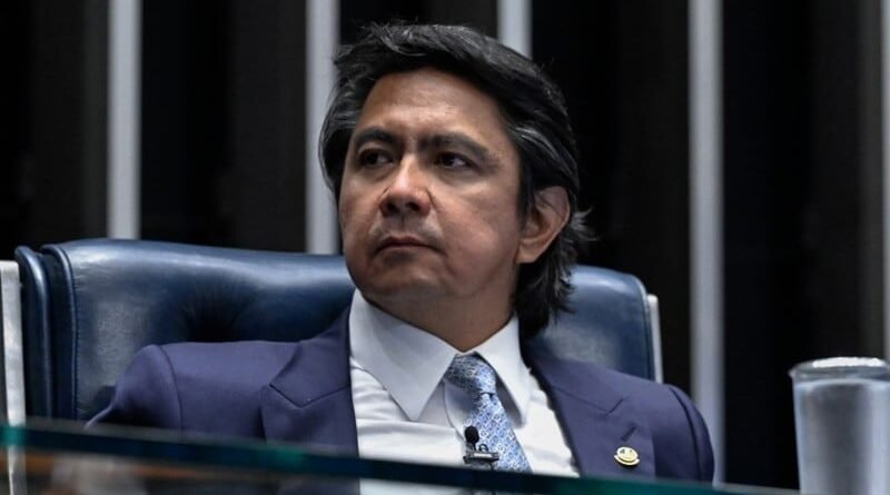 Senador Giordano é parado após desrespeitar blitz com veículo irregular