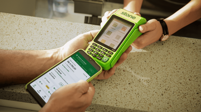 Stone realiza demissão de mais de 300 funcionários e sindicato classifica como 'demissão em massa'