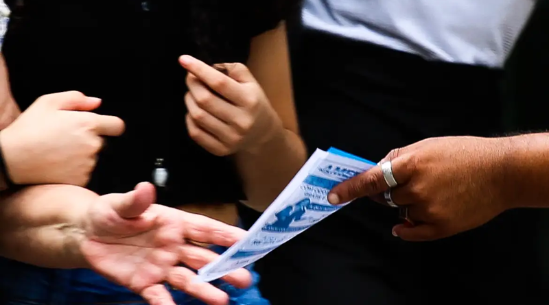 Tatto sugere regulamentação para o trabalho de distribuidores de folhetos