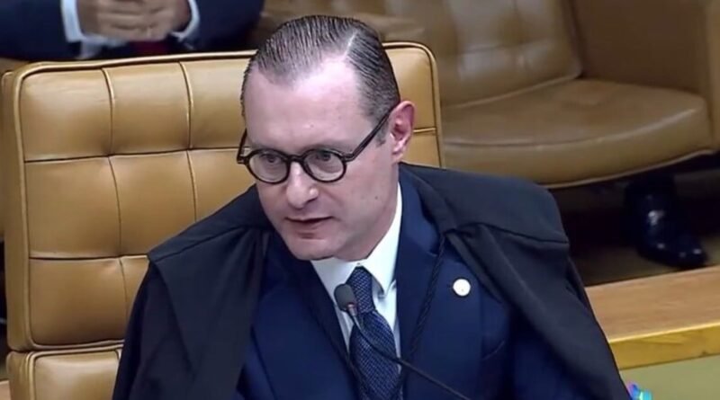 Teto dos penduricalhos é considerado passo inicial para solução, afirma Zanin