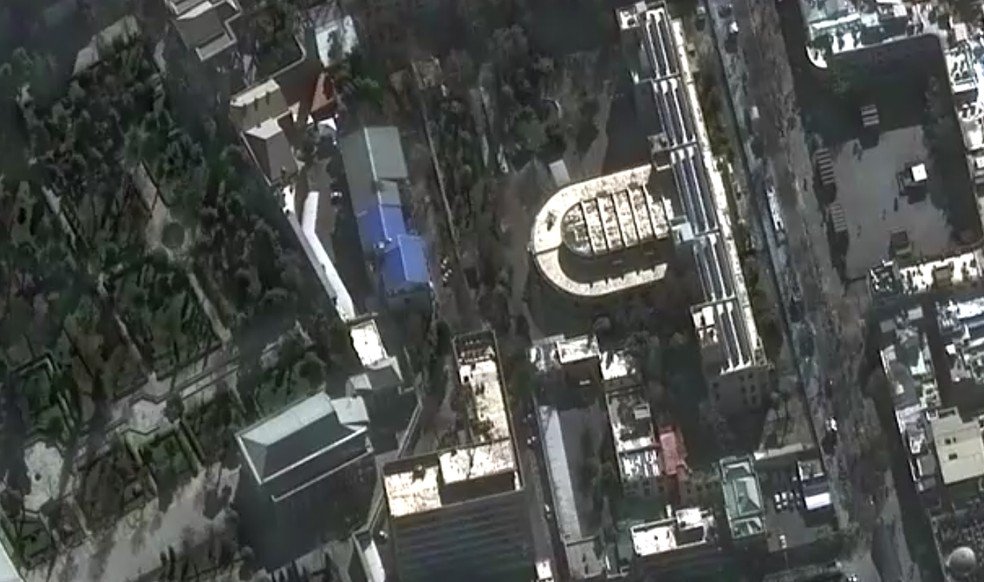 Imagem do complexo judiciário antes dos ataques