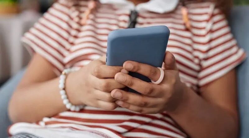 Um em cada cinco adolescentes na Austrália ainda utiliza redes sociais apesar da proibição