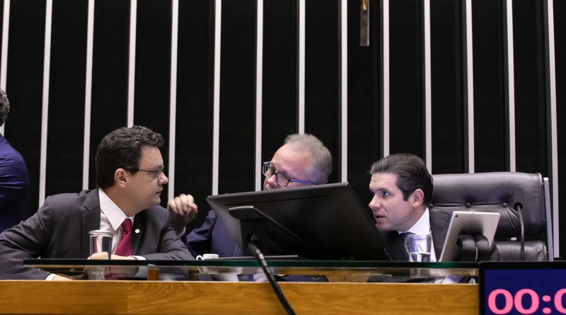 Vaga no TCU provoca disputas e gera tensões na Câmara