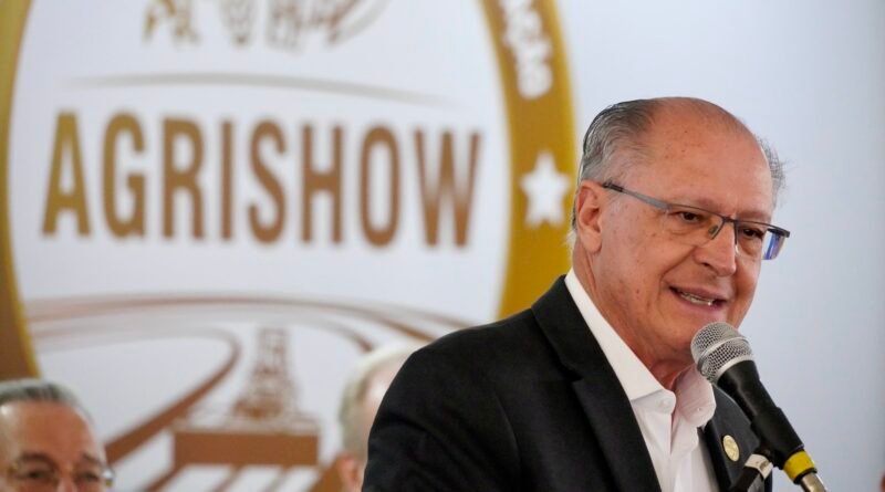 Alckmin promete aprimorar seguro rural com responsabilidade fiscal durante a Agrishow