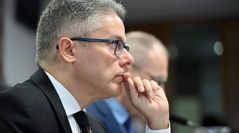 Alessandro Vieira solicita a Gonet o arquivamento da ação de Gilmar contra relatório da CPI