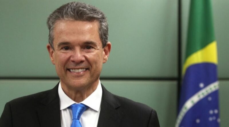 André de Paula assume o cargo de ministro da Agricultura e Pecuária após deixar a Pesca