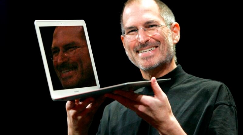 Apple completa 50 anos após revolucionar a tecnologia e enfrenta desafio de se reafirmar na era da inteligência artificial