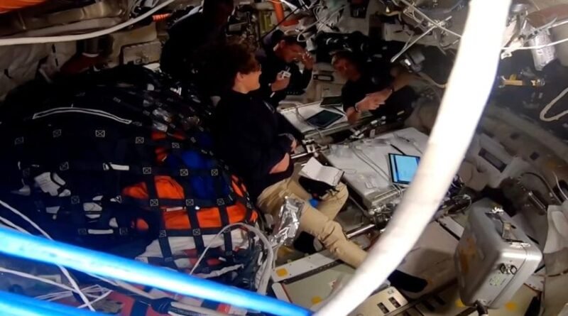 Astronautas homenageiam mulher falecida ao batizar cratera lunar com nome de comandante