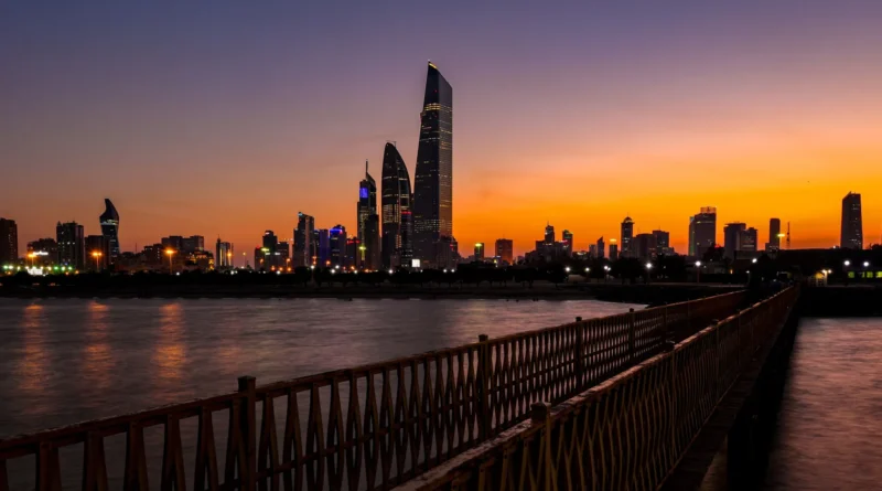 Ataque do Irã causa danos a centrais de energia e dessalinização no Kuwait