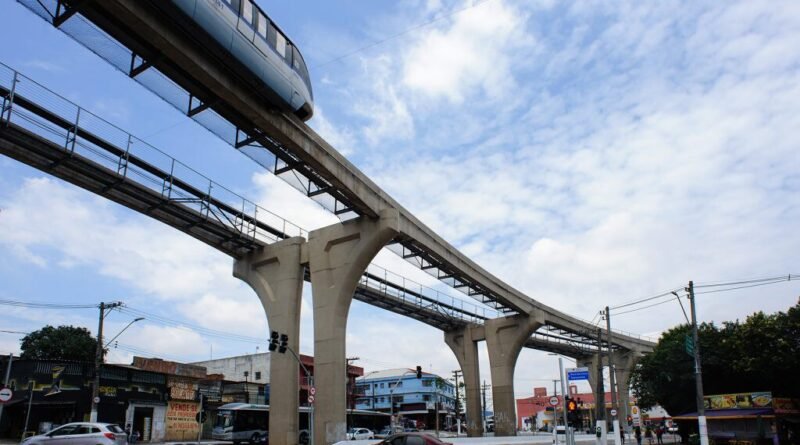 Avenida de São Paulo é eleita a maior do Brasil e conta com mais de 1,8 mil postes de iluminação