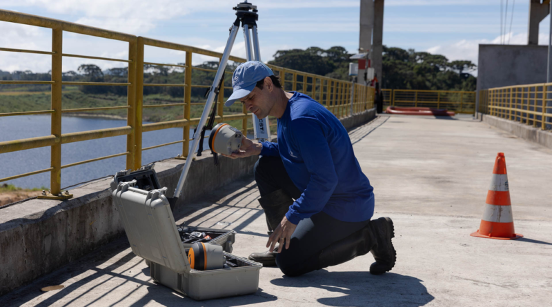 Barco autônomo e drone replicam represa no Brasil para simular períodos de cheia e seca