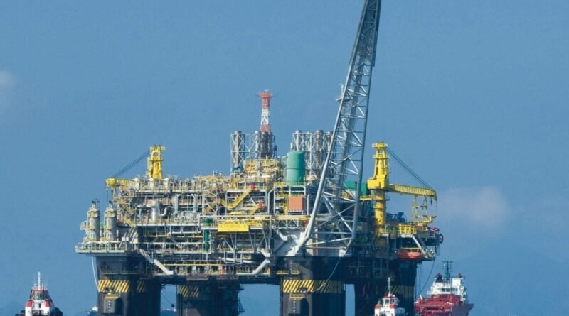 Barril de petróleo ultrapassa 110 dólares após ameaças de Trump