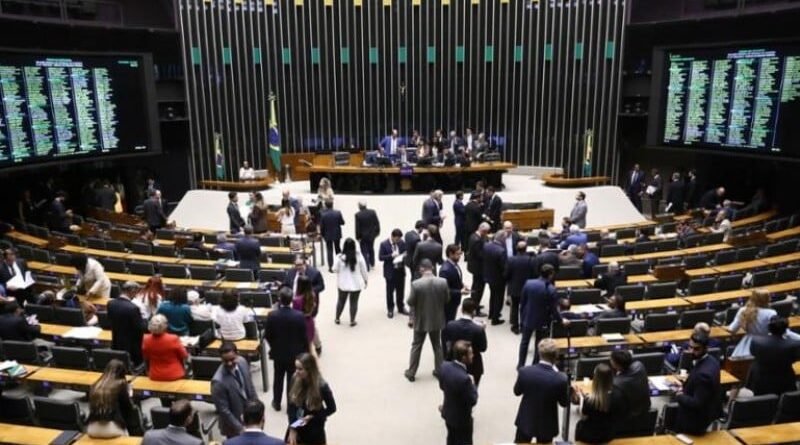 Câmara aprova medida provisória que altera regras do seguro-defeso