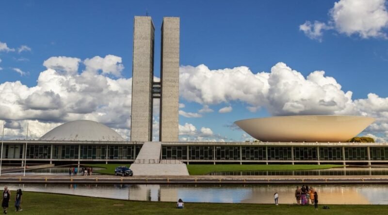 Câmara aprova MP do seguro-defeso e rejeita alterações propostas pelo Senado