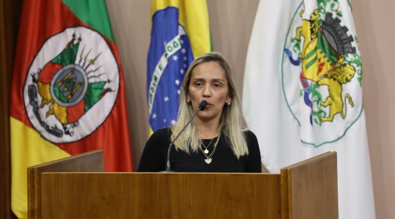 Câmara de Caxias aprova projeto que proíbe condenados por maus-tratos a animais de ocupar cargos públicos