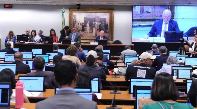 Câmara realizará 40 sessões para análise da PEC da 6 X 1 em comissão especial
