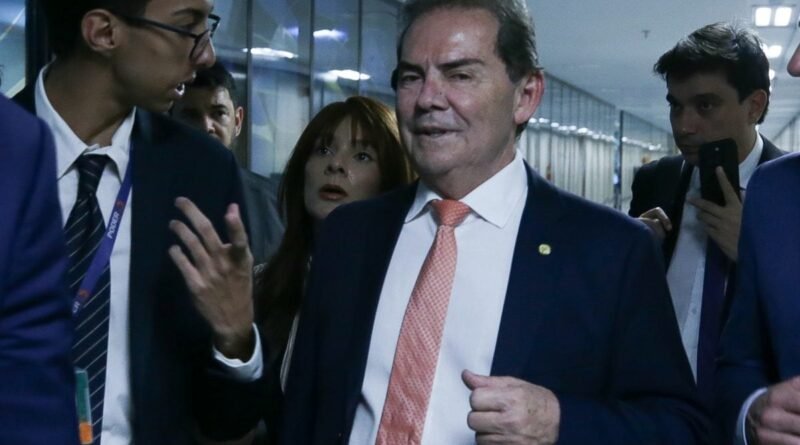 Centrais sindicais solicitam a Motta que Paulinho da Força apresente relatório sobre PEC que extingue a escala 6x1