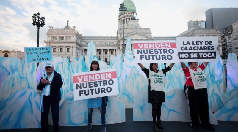 Congresso argentino aprova proposta de Milei para ampliar mineração em áreas de geleiras