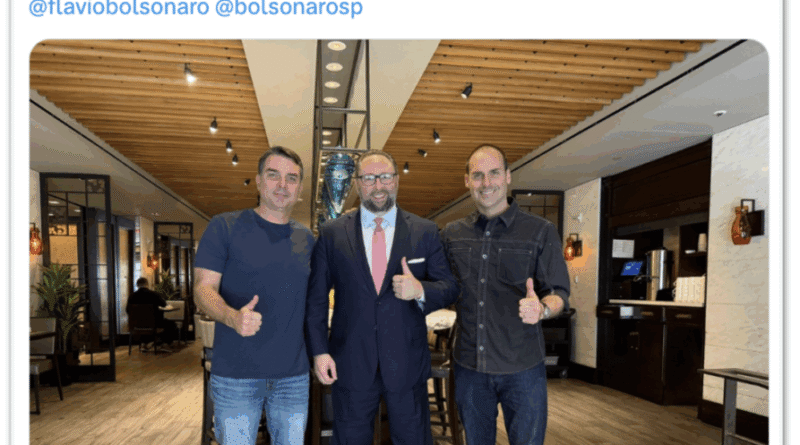 Conselheiro de Trump reafirma apoio a Flávio Bolsonaro e defende candidatura em 2026