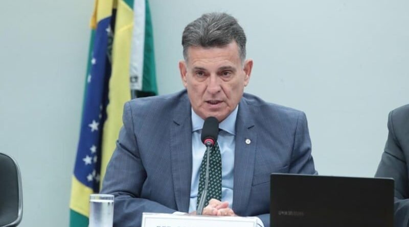 Coronel Meira propõe criação do Dia dos Policiais e Bombeiros Veteranos