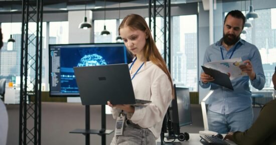 Desenvolvedores juniores permanecem relevantes no mercado de trabalho