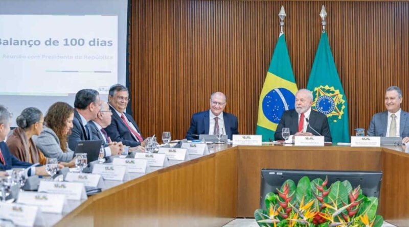 Dezessete ministros de Lula saem do governo para concorrer nas eleições enquanto 21 permanecem